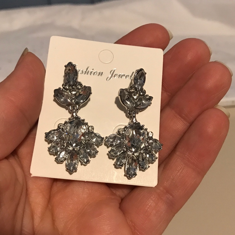 NEW!💙💎ABSOLUTELY LOVELY SPARKLE EARRING💎💙BLING - Picture 6 of 8
